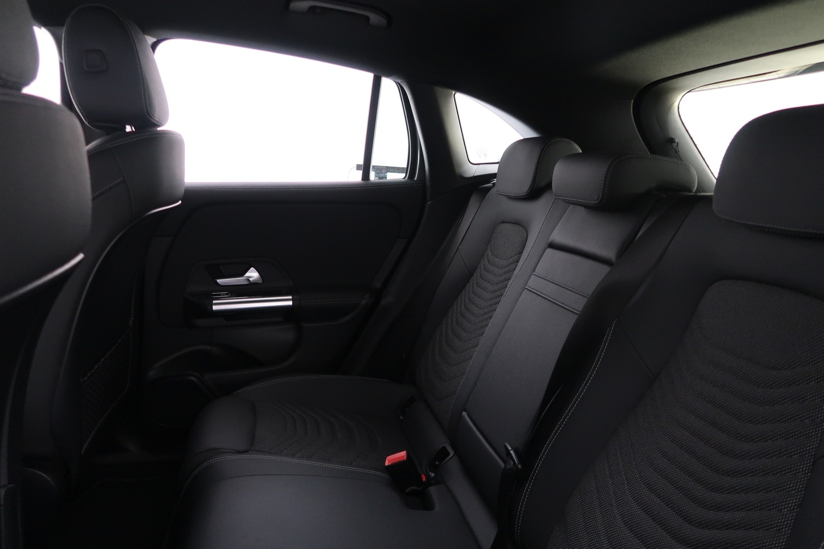 MERCEDES-BENZ EQA 2023