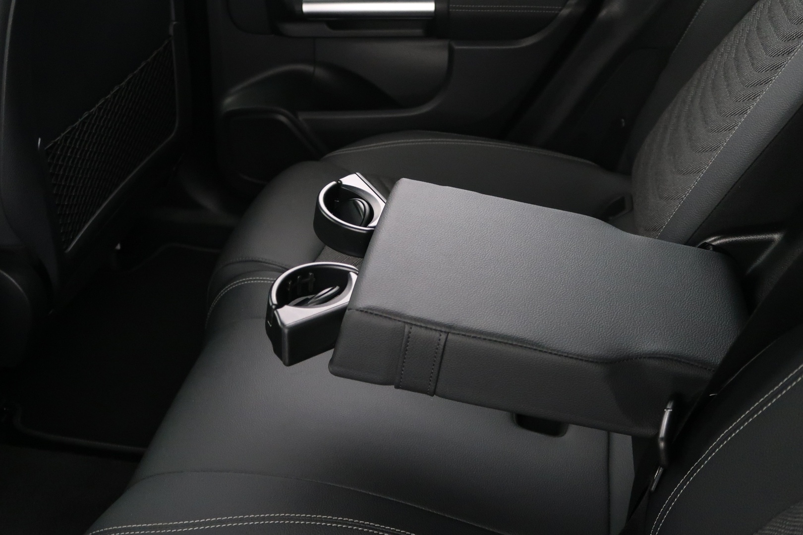 MERCEDES-BENZ EQA 2023