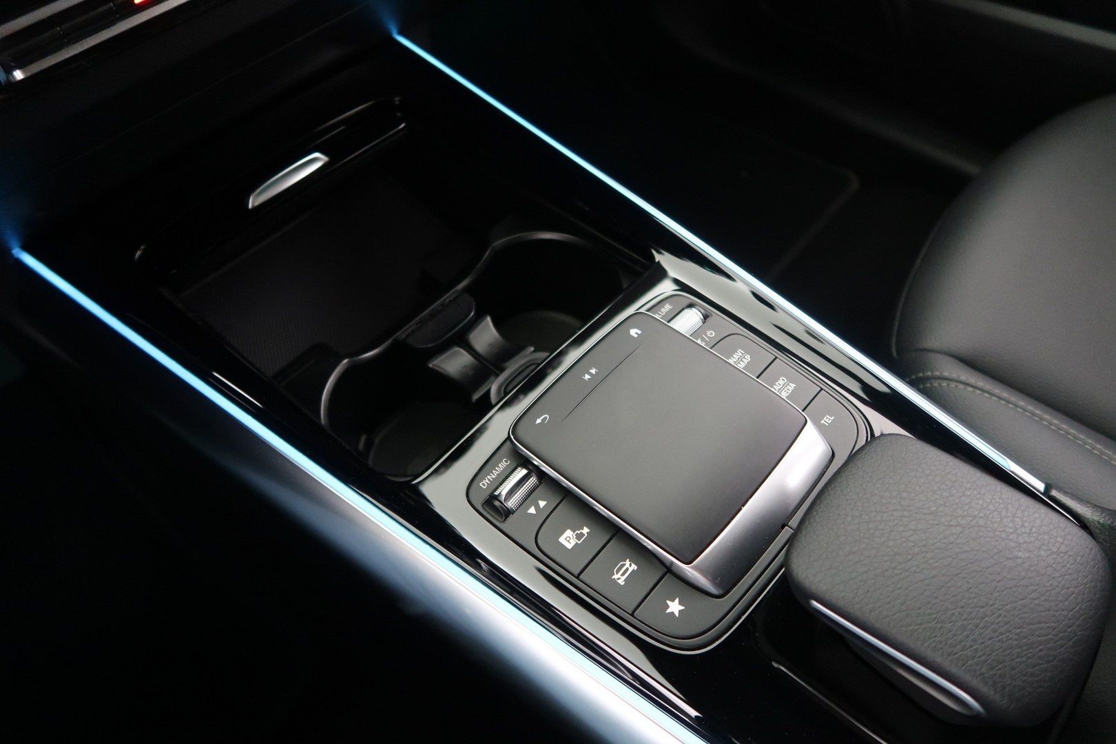 MERCEDES-BENZ EQA 2023