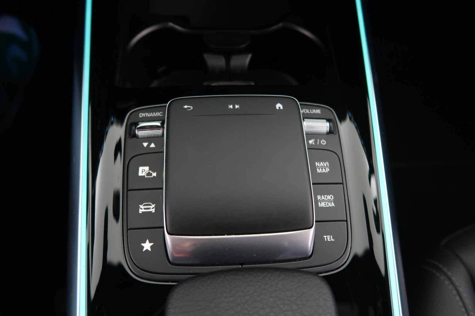 MERCEDES-BENZ EQA 2023