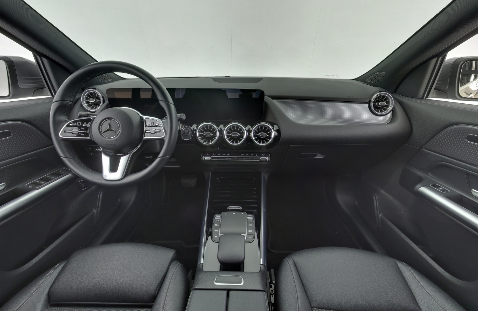 MERCEDES-BENZ EQA 2023