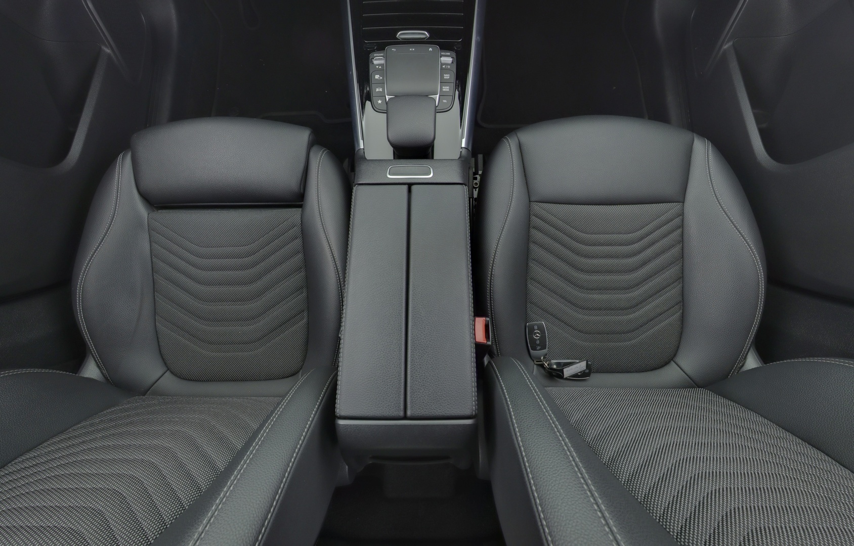 MERCEDES-BENZ EQA 2023