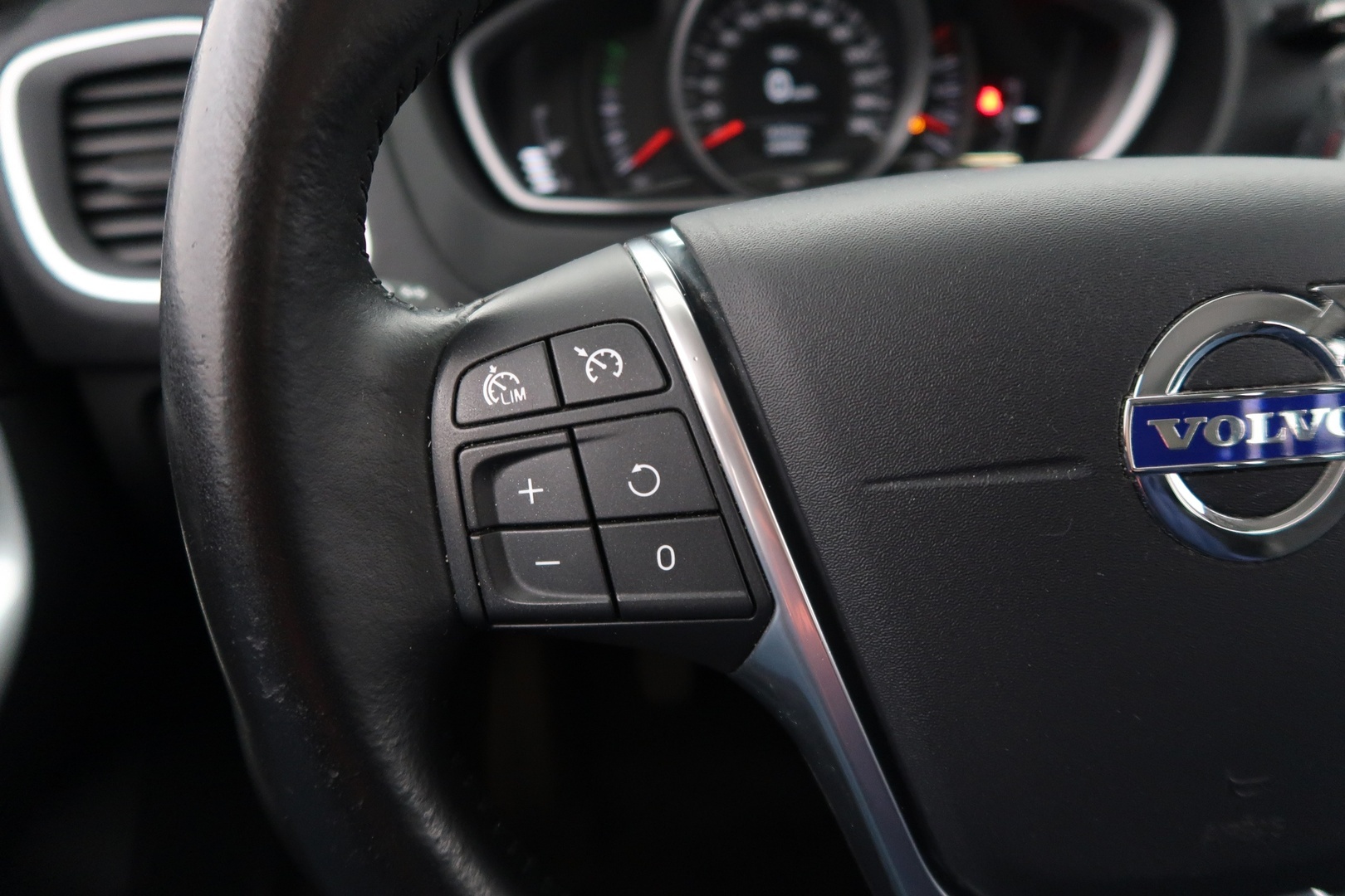 VOLVO V40 Cross Country 2015