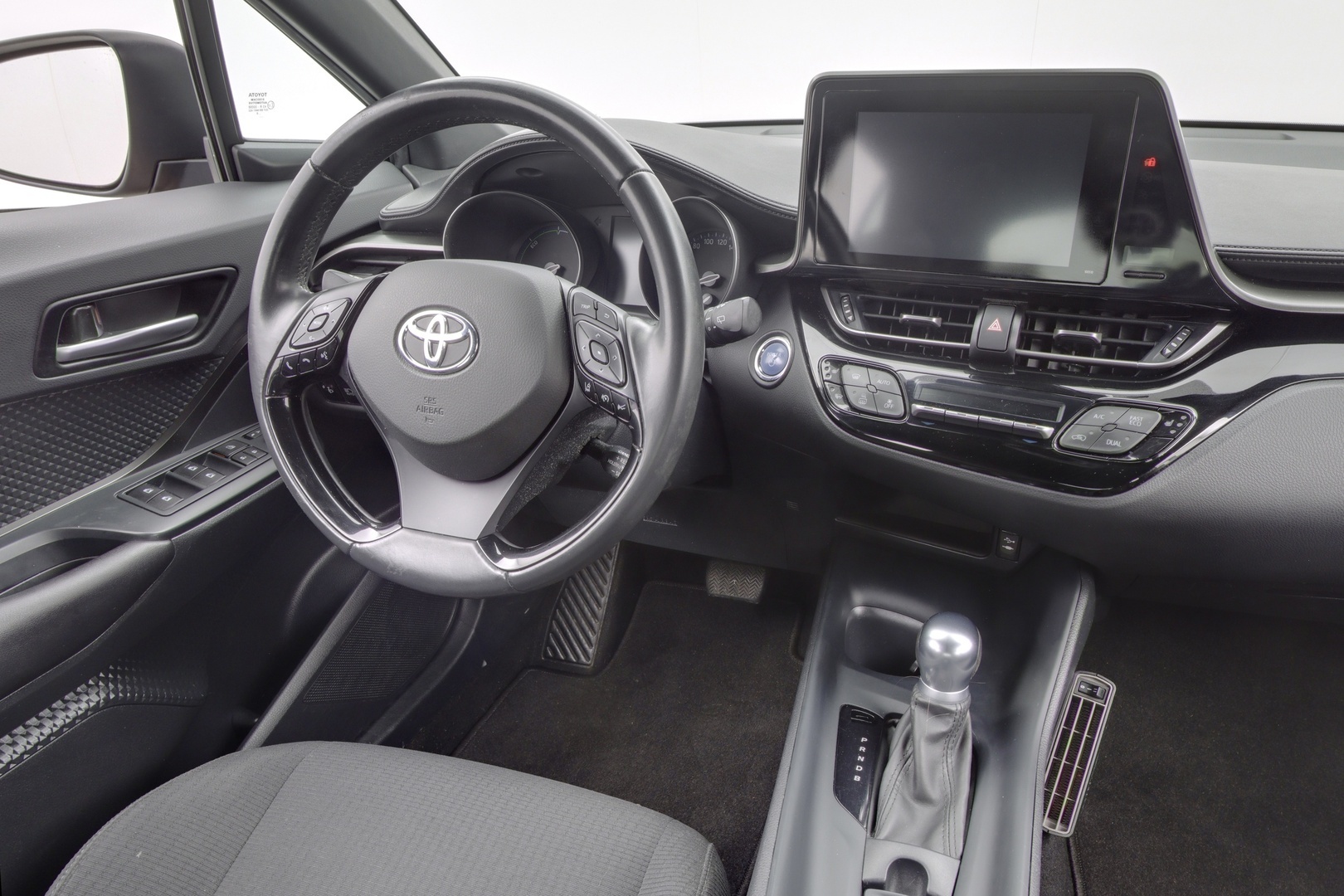 TOYOTA C-HR 8