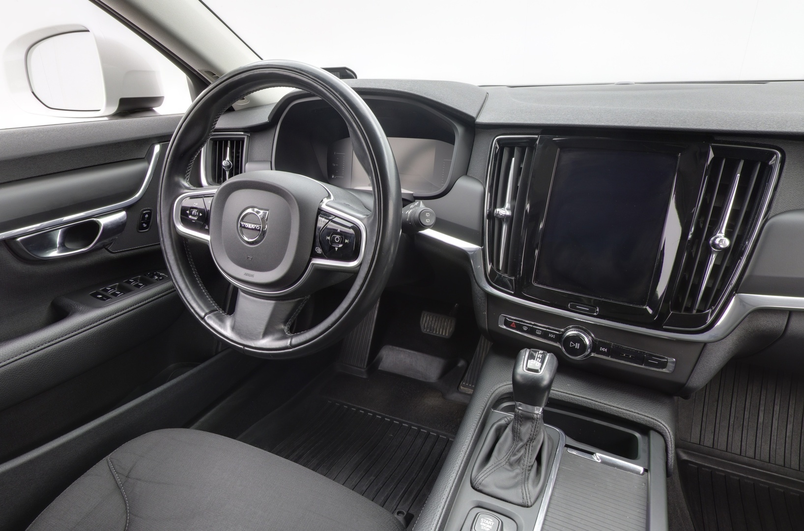 VOLVO V90 Cross Country 8