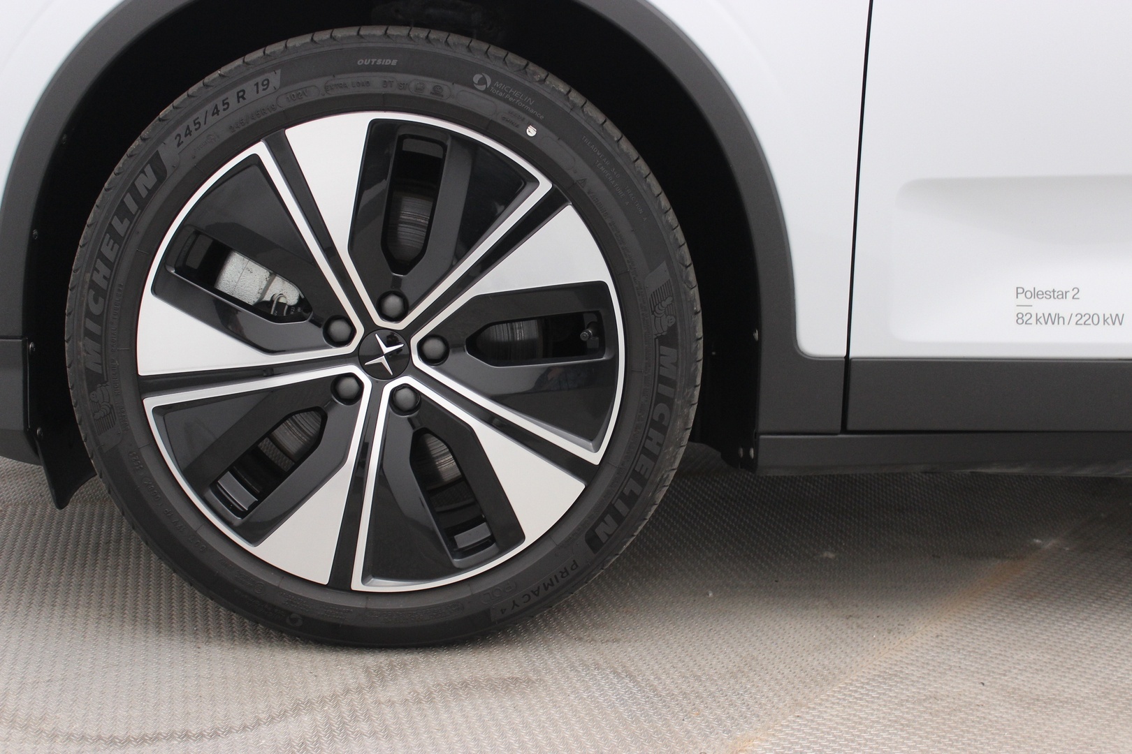 POLESTAR 2 2024