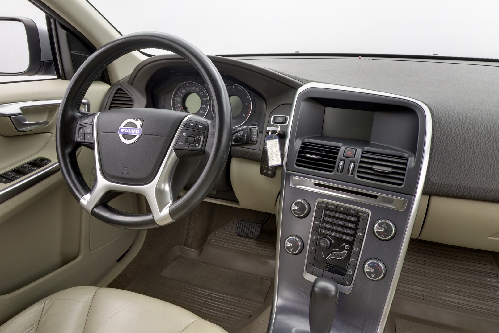 VOLVO XC60 8