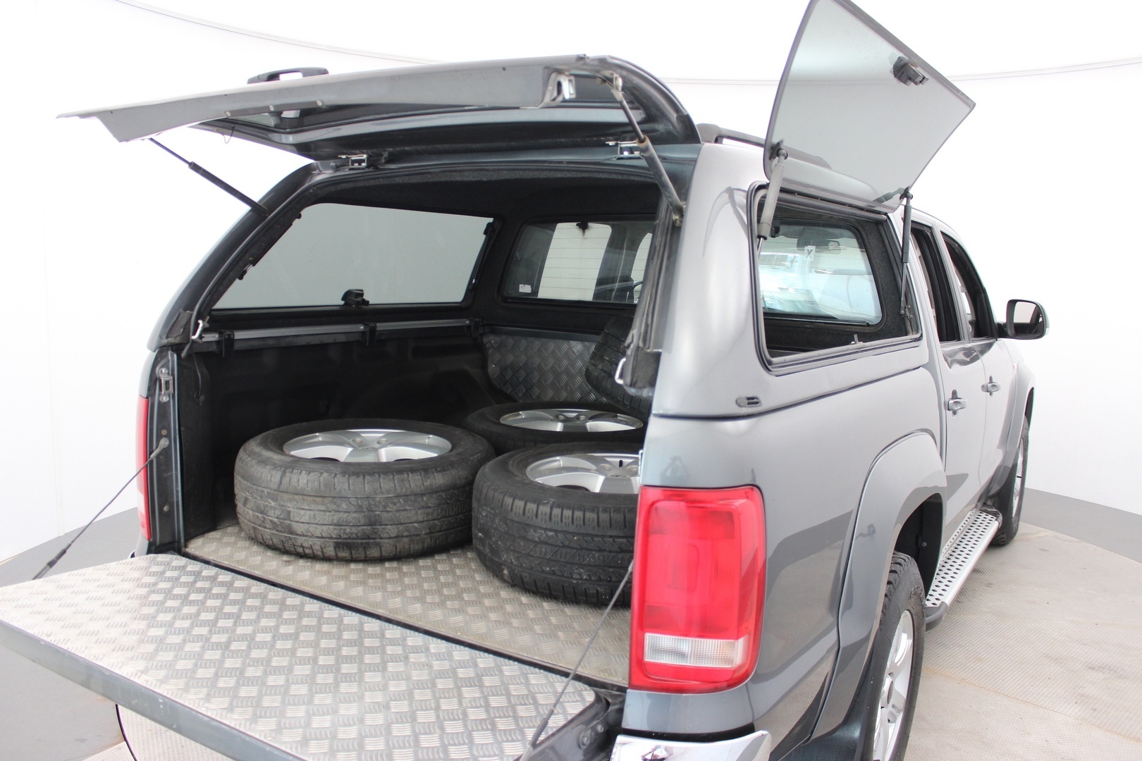 VOLKSWAGEN Amarok 2012