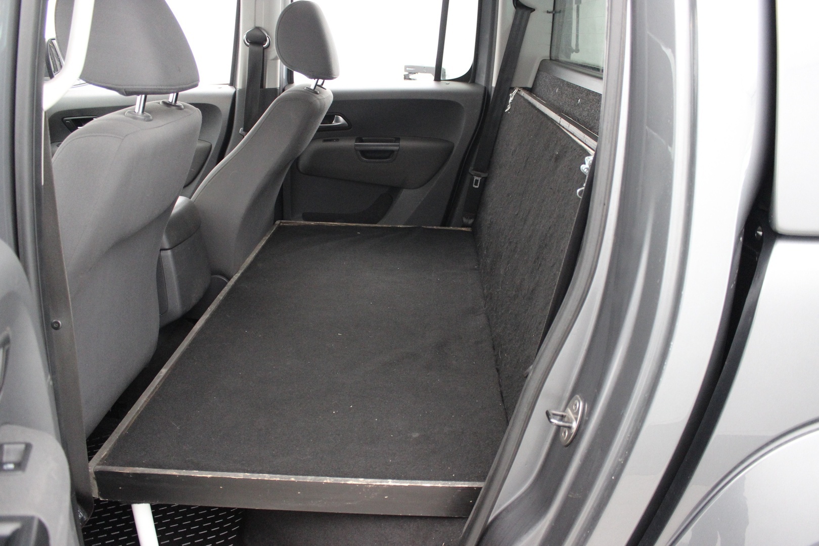 VOLKSWAGEN Amarok 2012