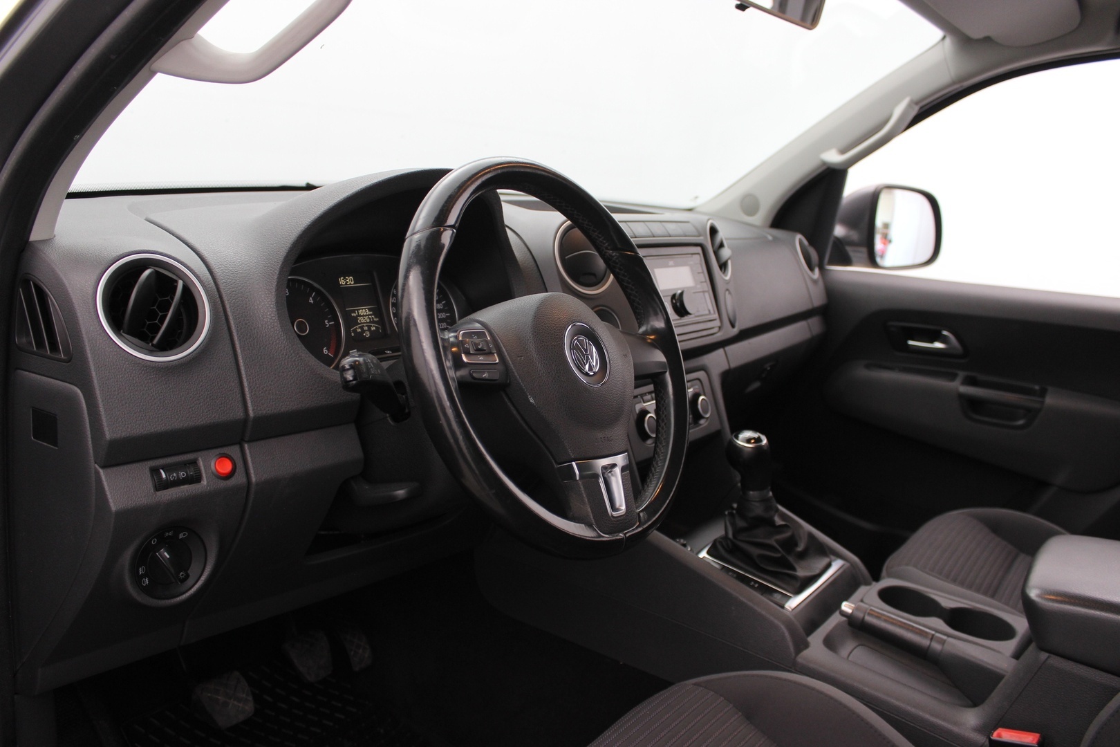 VOLKSWAGEN Amarok 2012