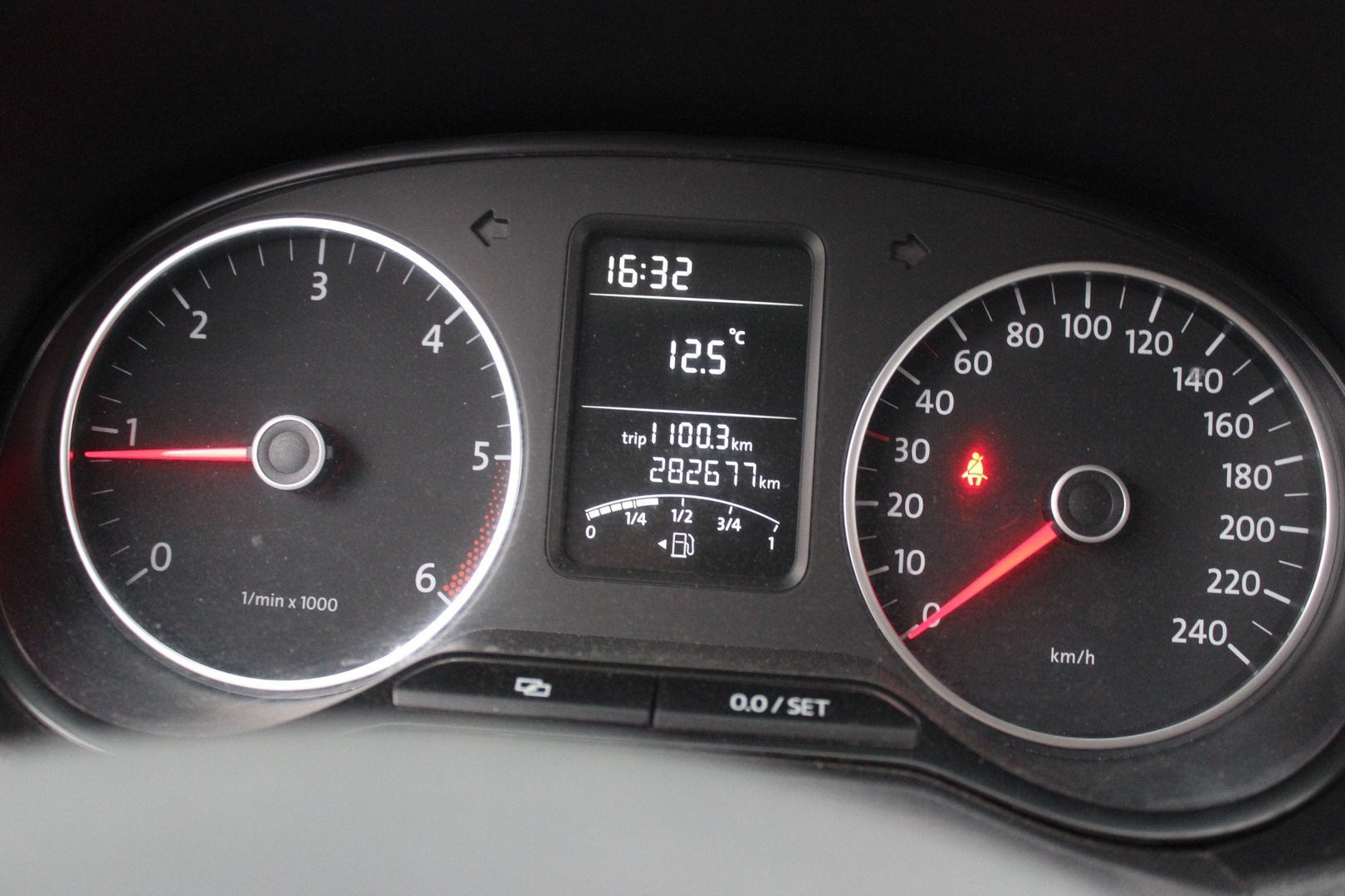 VOLKSWAGEN Amarok 2012
