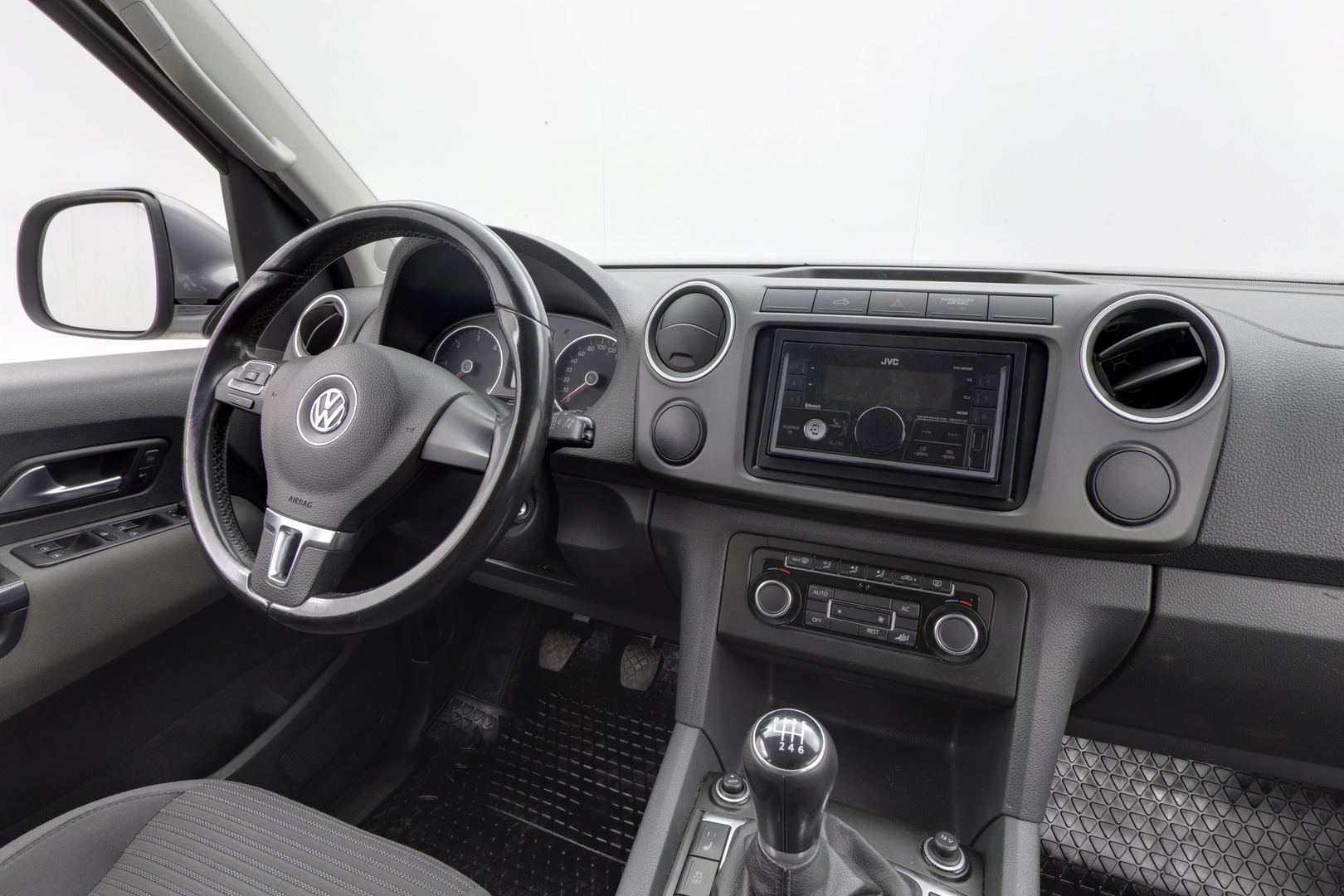 VOLKSWAGEN Amarok 2012