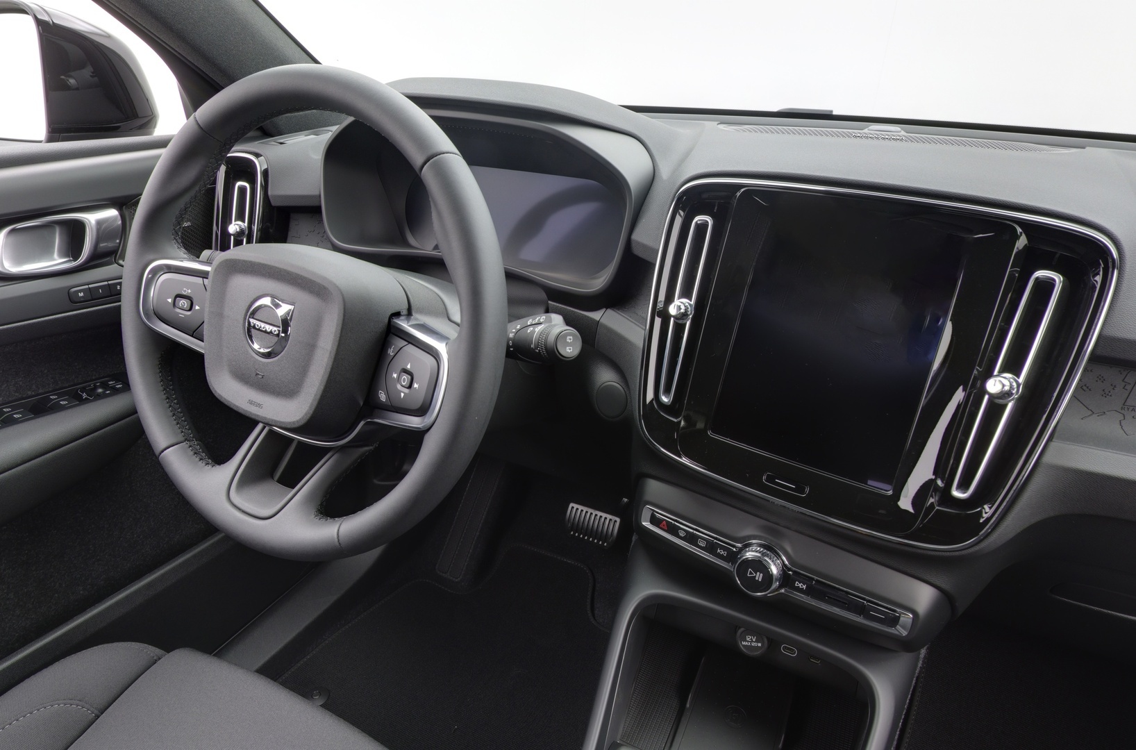 VOLVO EX40 8