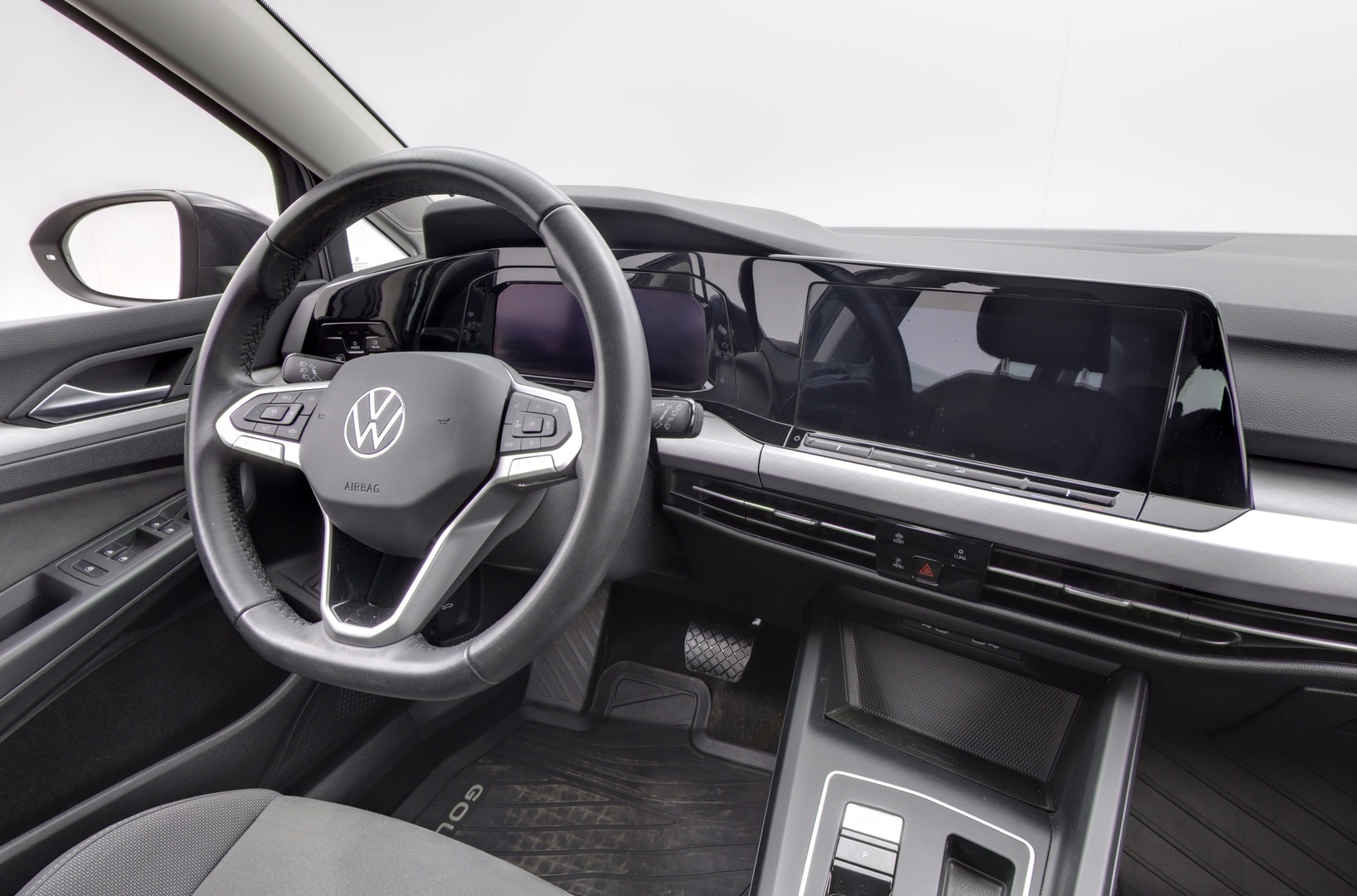 VOLKSWAGEN Golf 2023