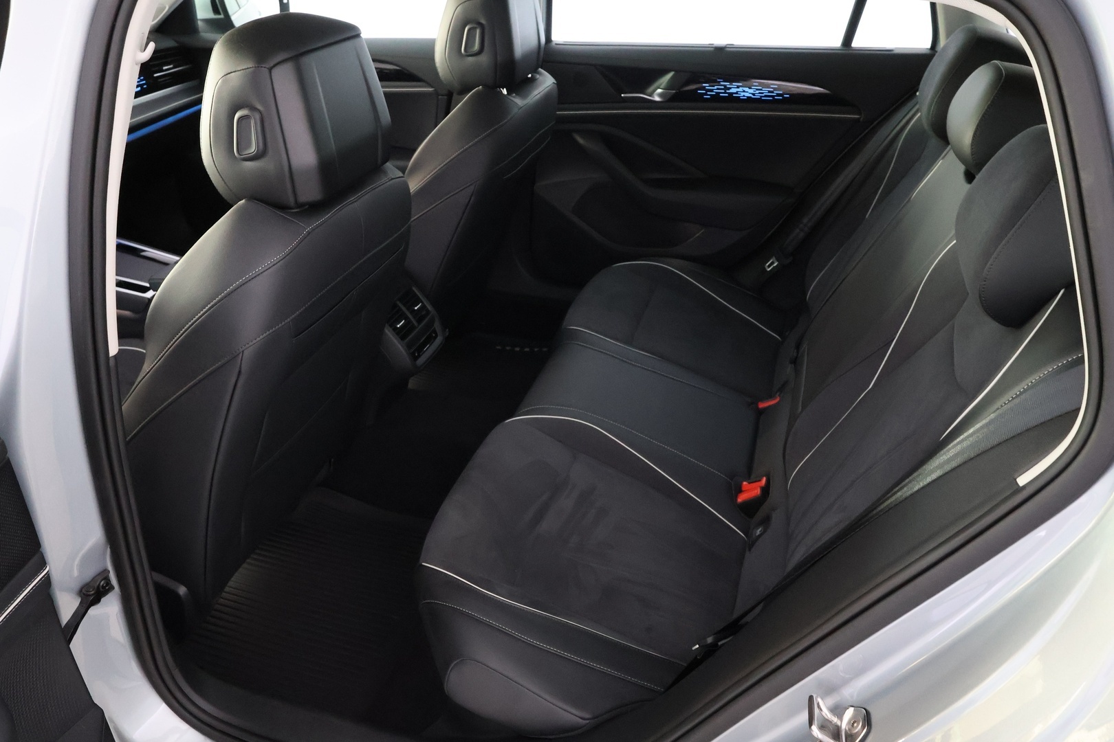 VOLKSWAGEN Passat 14