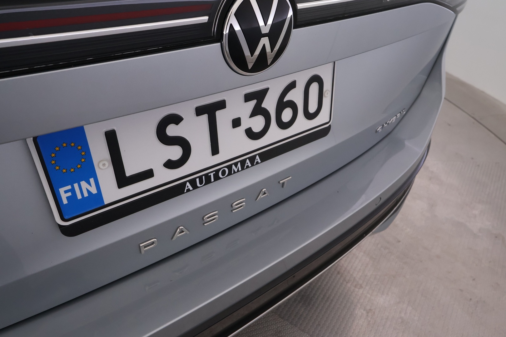 VOLKSWAGEN Passat 24