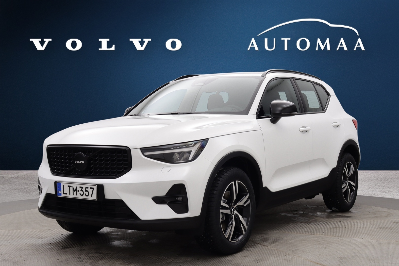 VOLVO XC40 2026