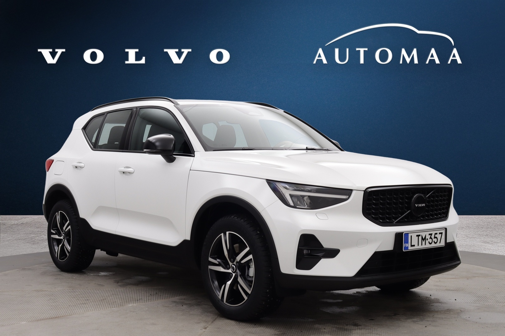 VOLVO XC40 2026