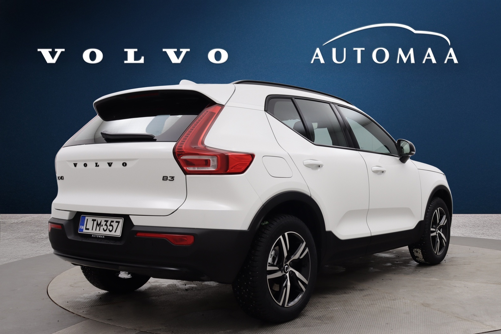 VOLVO XC40 2026