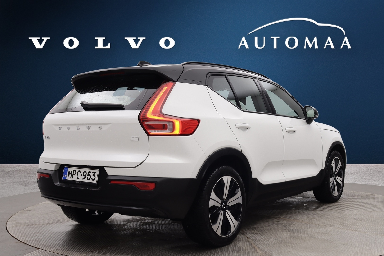 VOLVO XC40 2023
