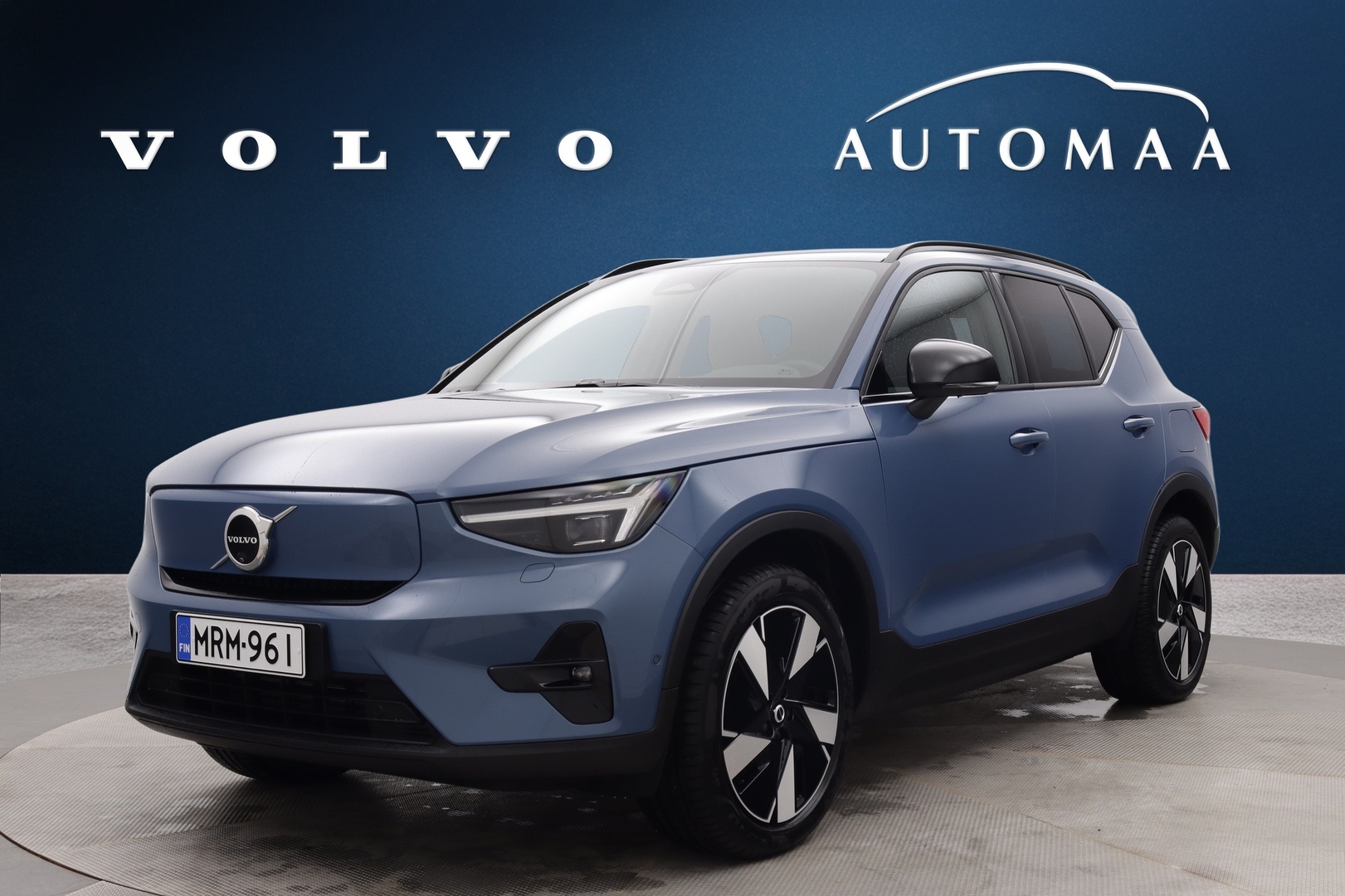 VOLVO EX40 1