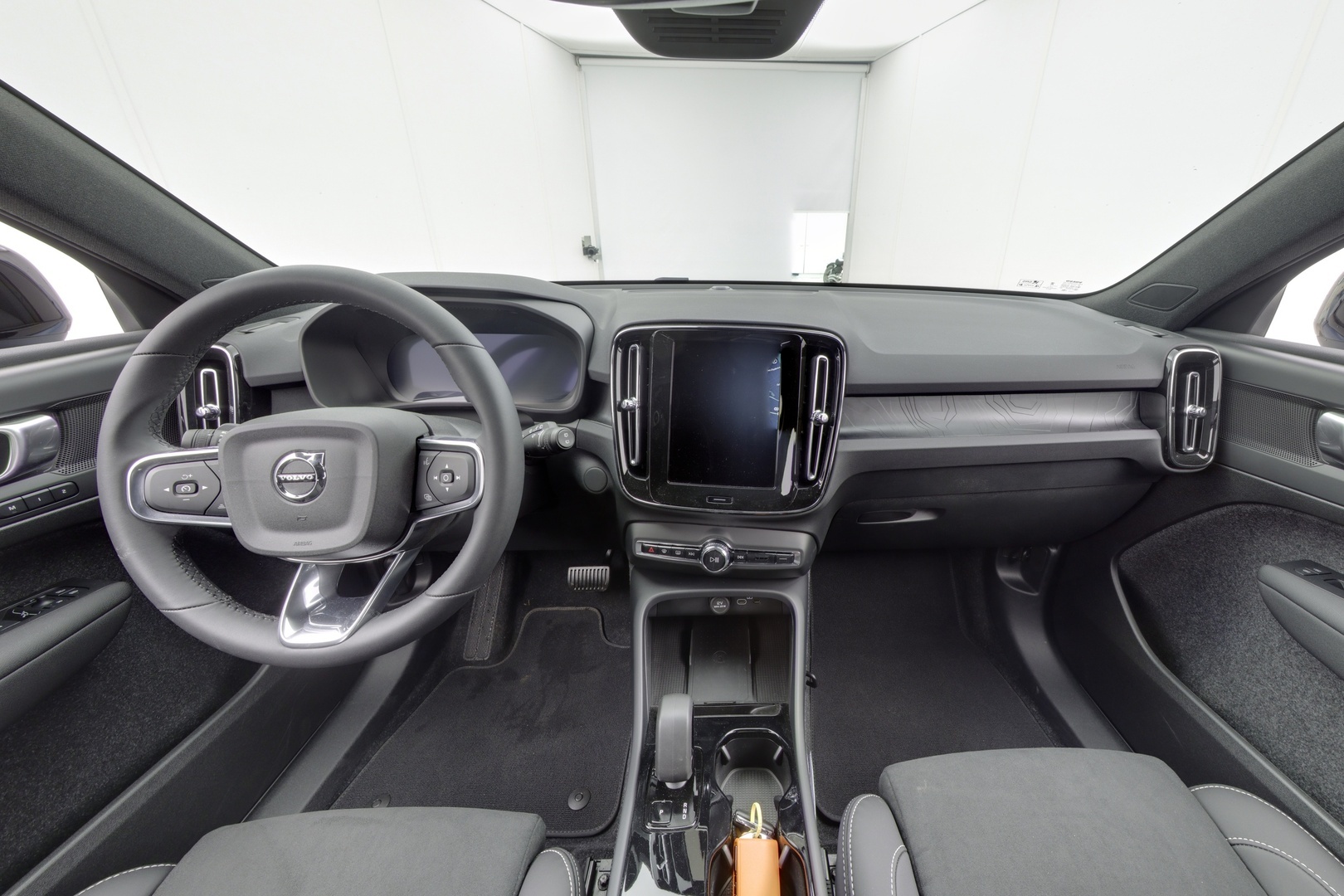 VOLVO EX40 7