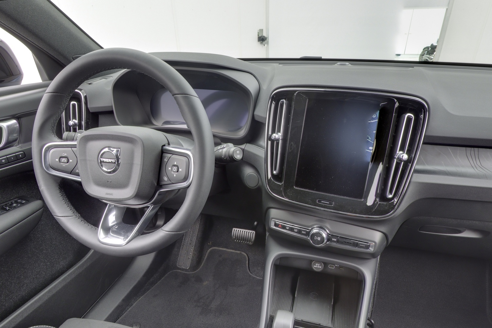 VOLVO EX40 8