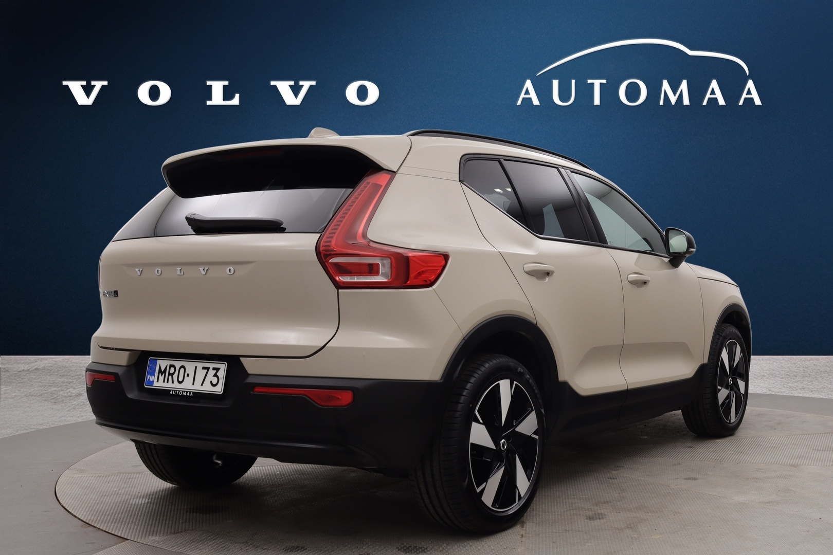 VOLVO EX40 4