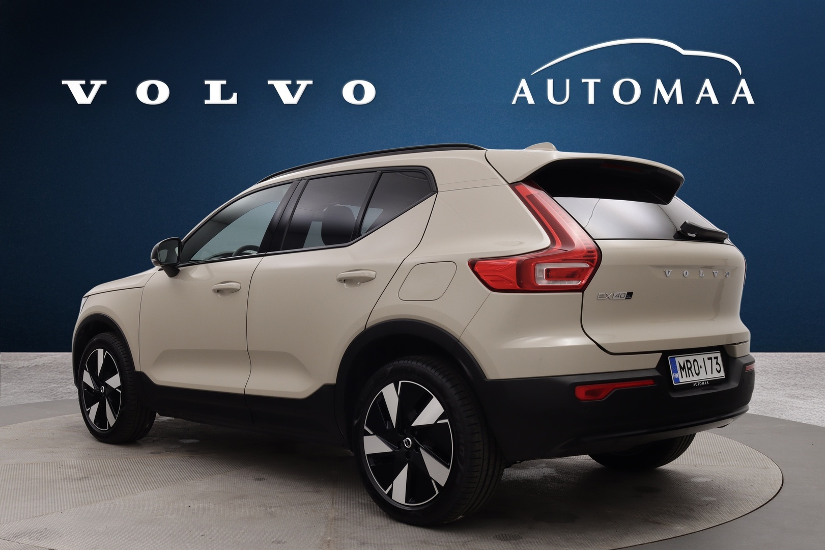 VOLVO EX40 6