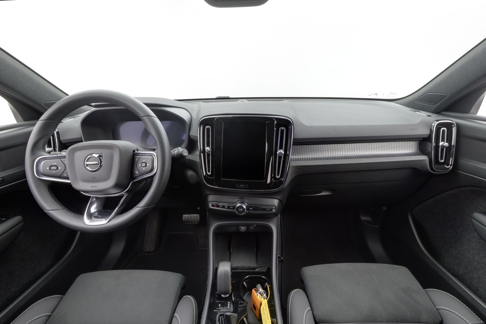 VOLVO EX40 7