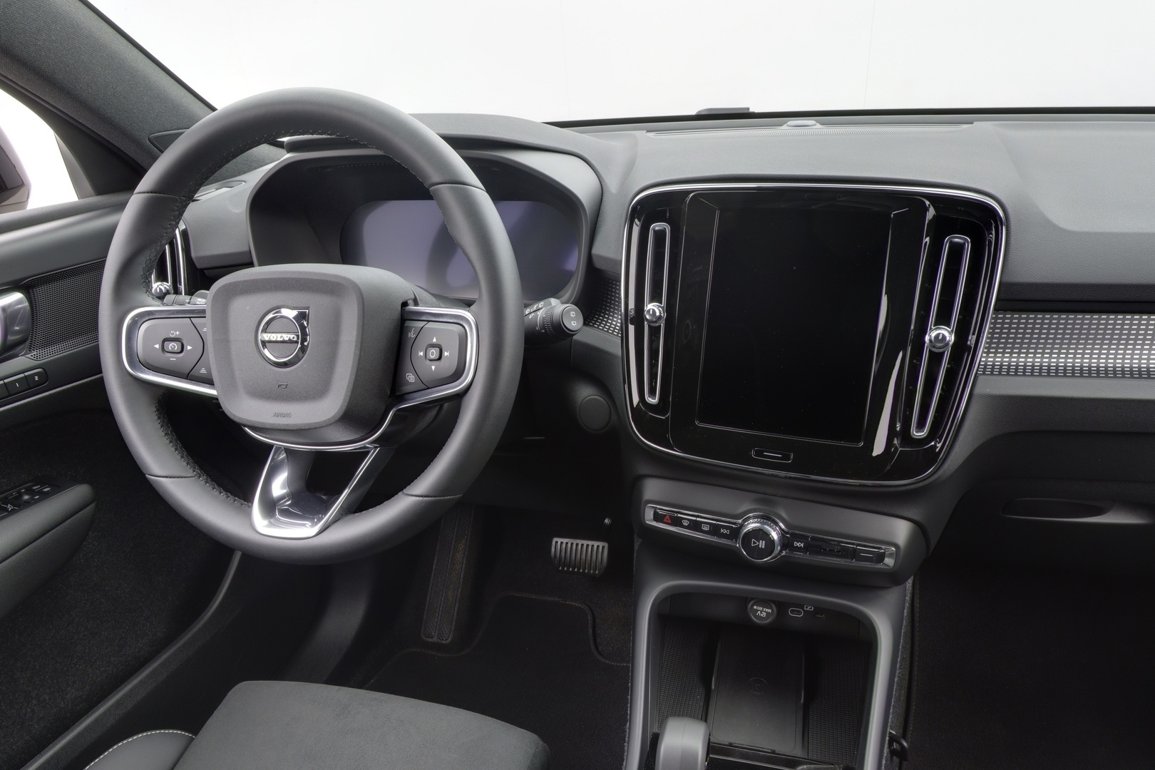 VOLVO EX40 8