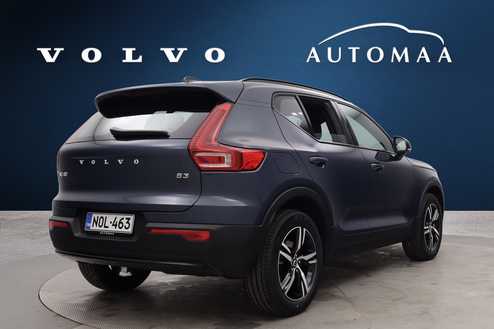 VOLVO XC40 4
