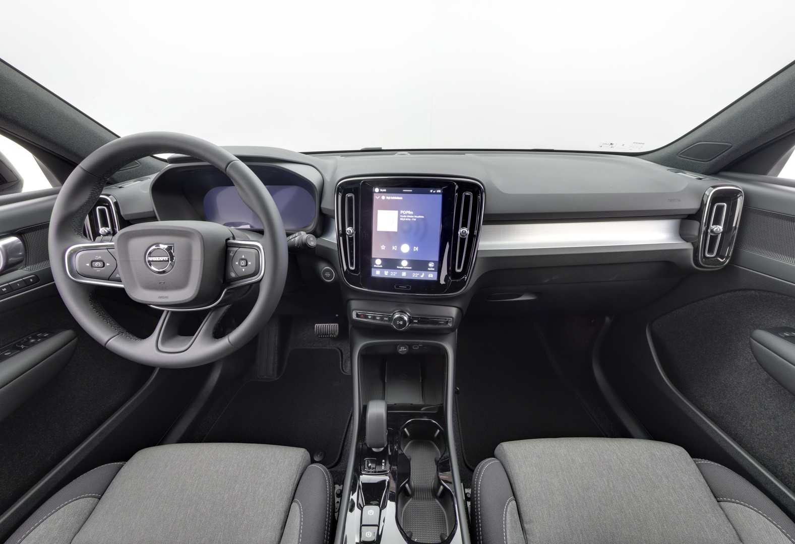 VOLVO XC40 7