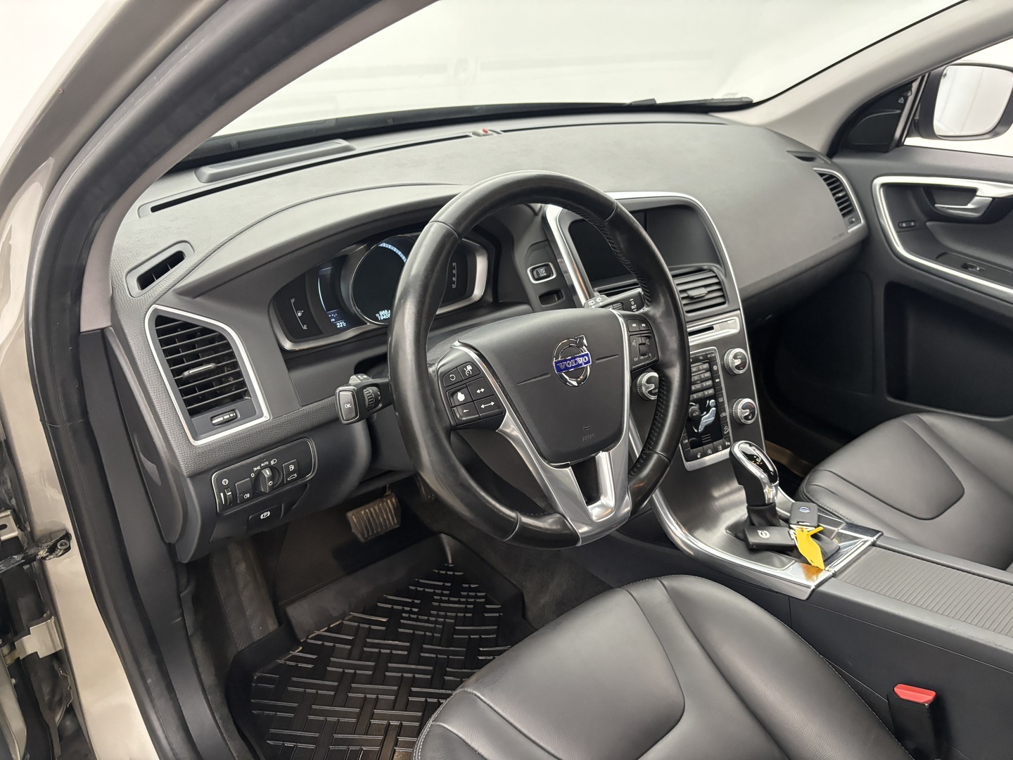 VOLVO XC60 11