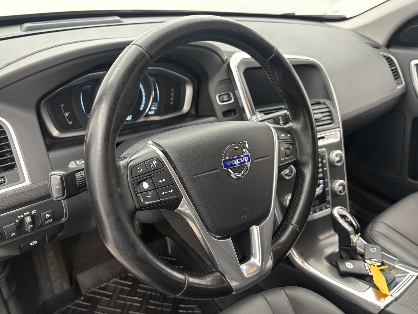 VOLVO XC60 12