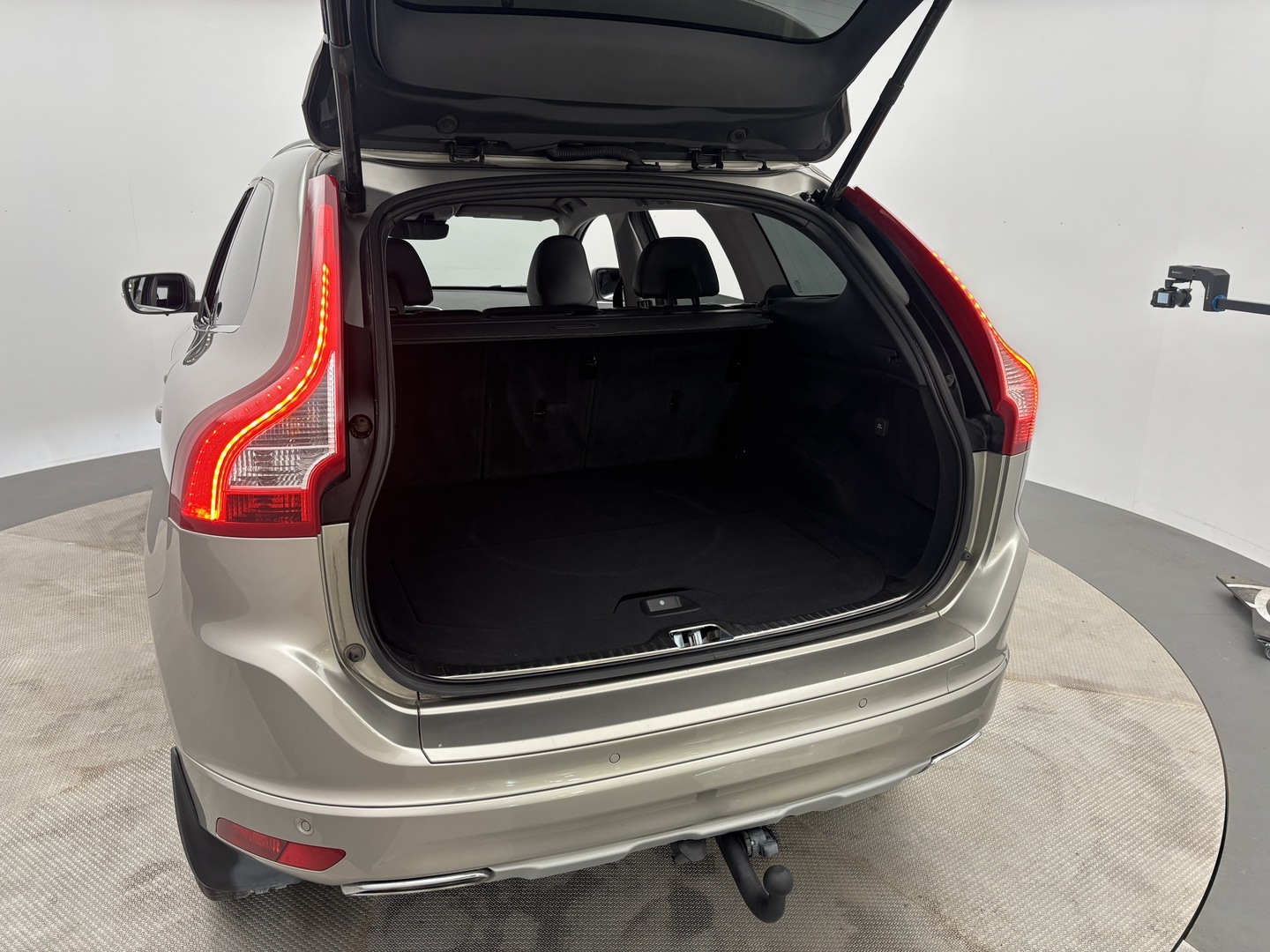 VOLVO XC60 20