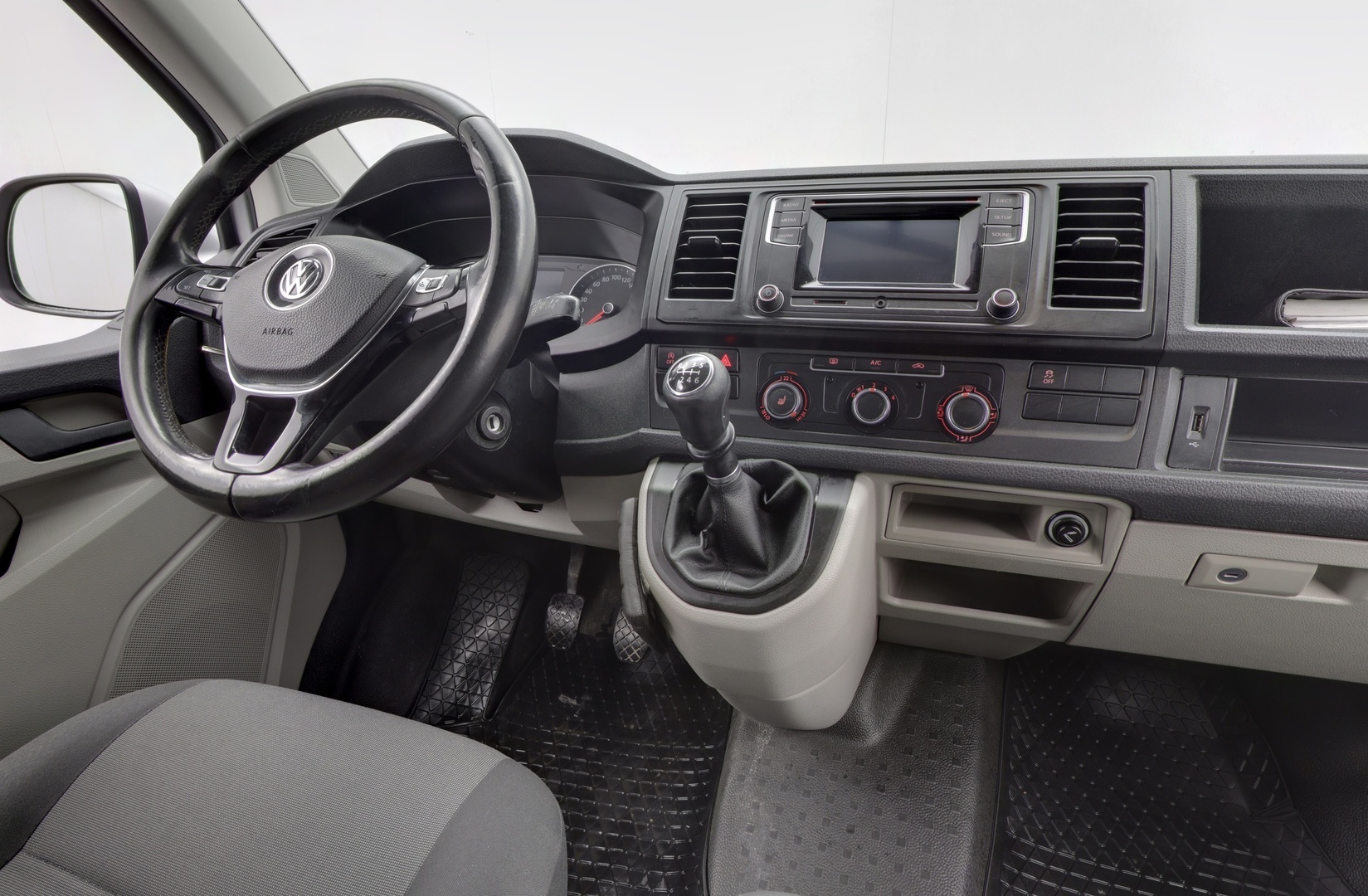 VOLKSWAGEN Transporter 2017