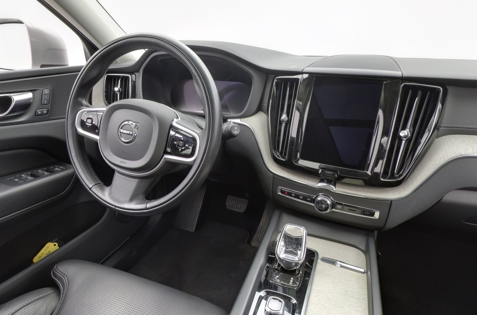 VOLVO XC60 8