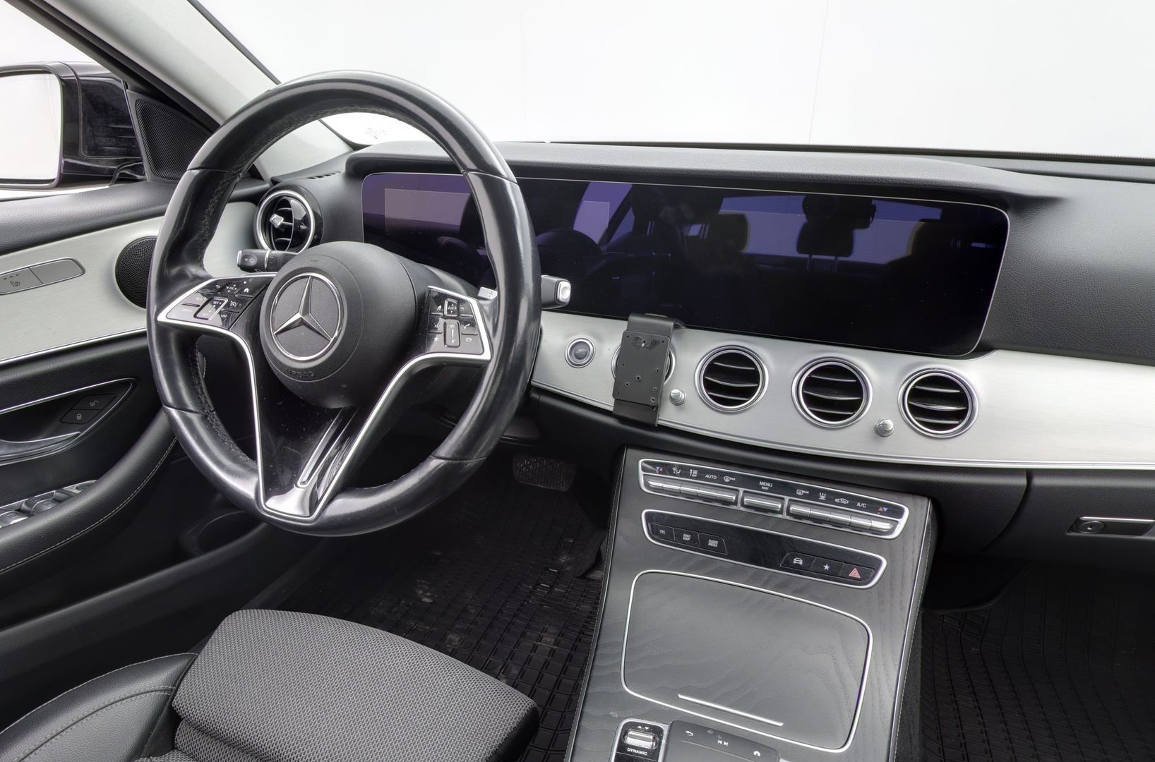 MERCEDES-BENZ E 2022