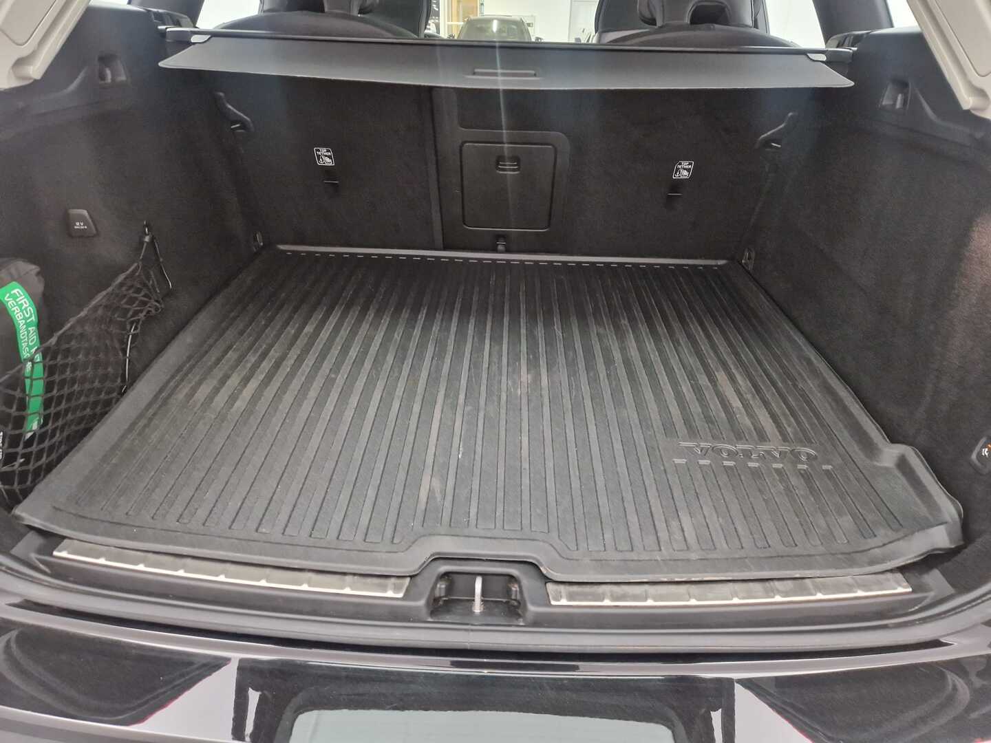 VOLVO XC60 2023
