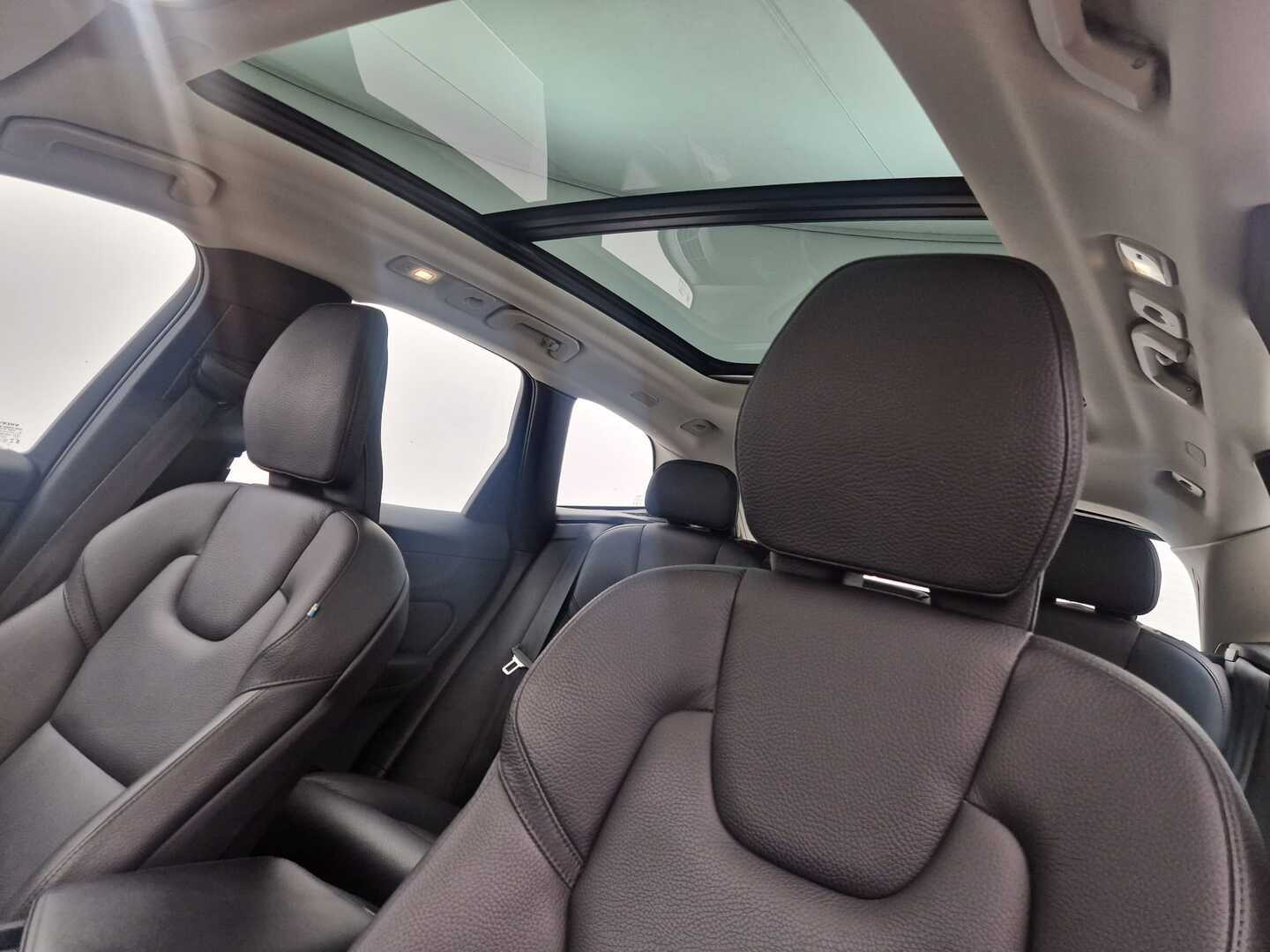 VOLVO XC60 2023