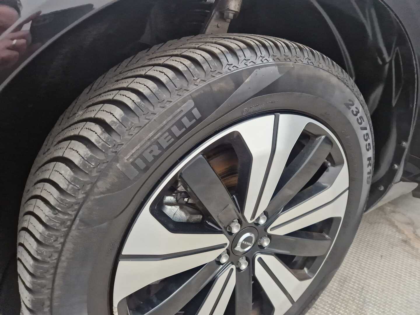 VOLVO XC60 2023