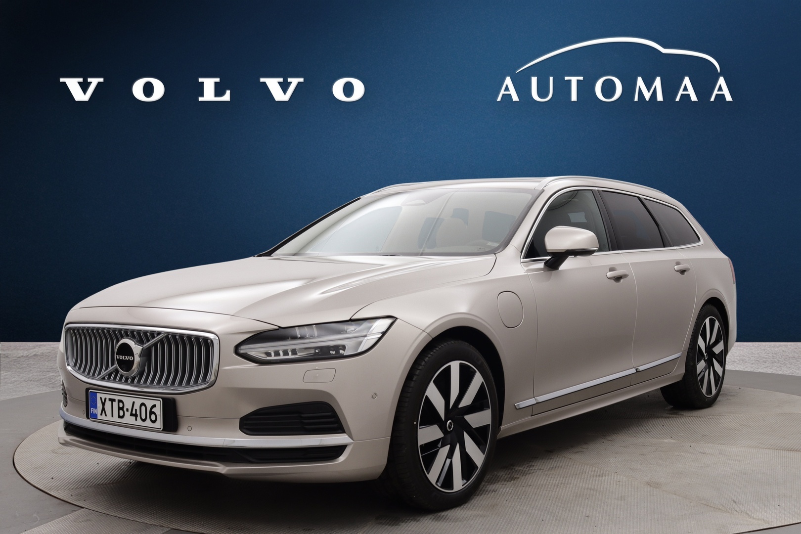 VOLVO V90 2025
