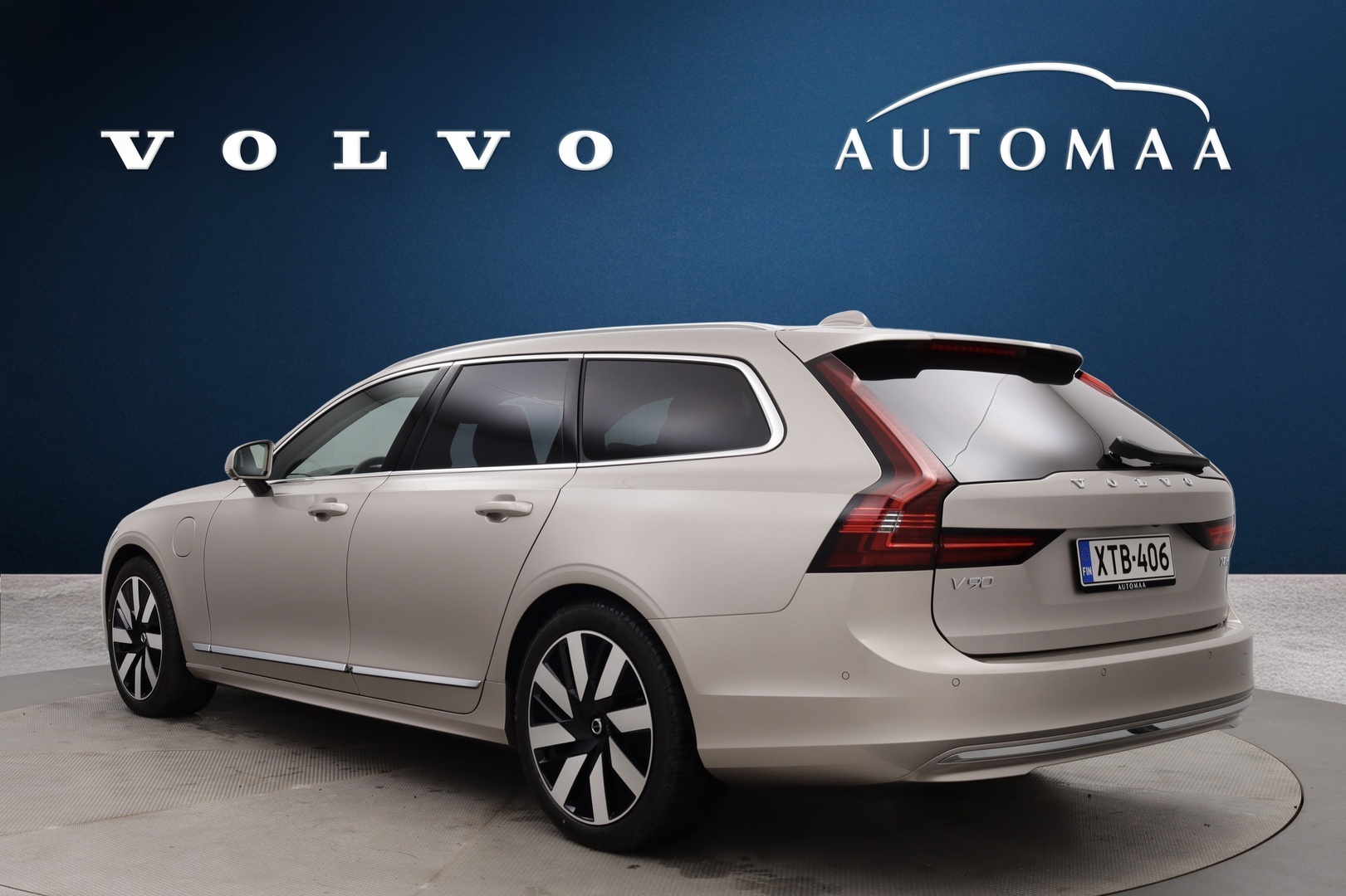 VOLVO V90 2025