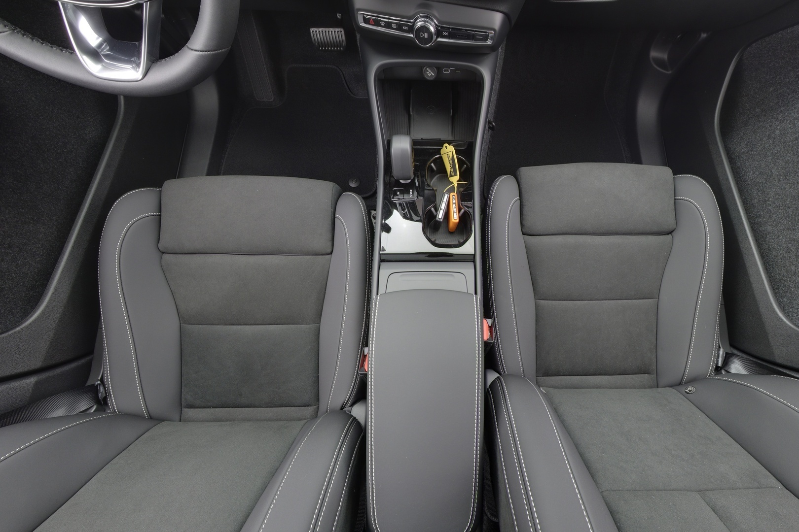 VOLVO EX40 2027