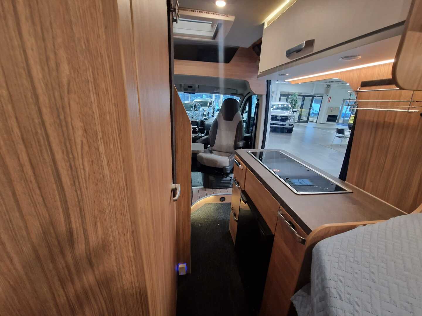 WEINSBERG R47 CARABUS 600 ME 2022