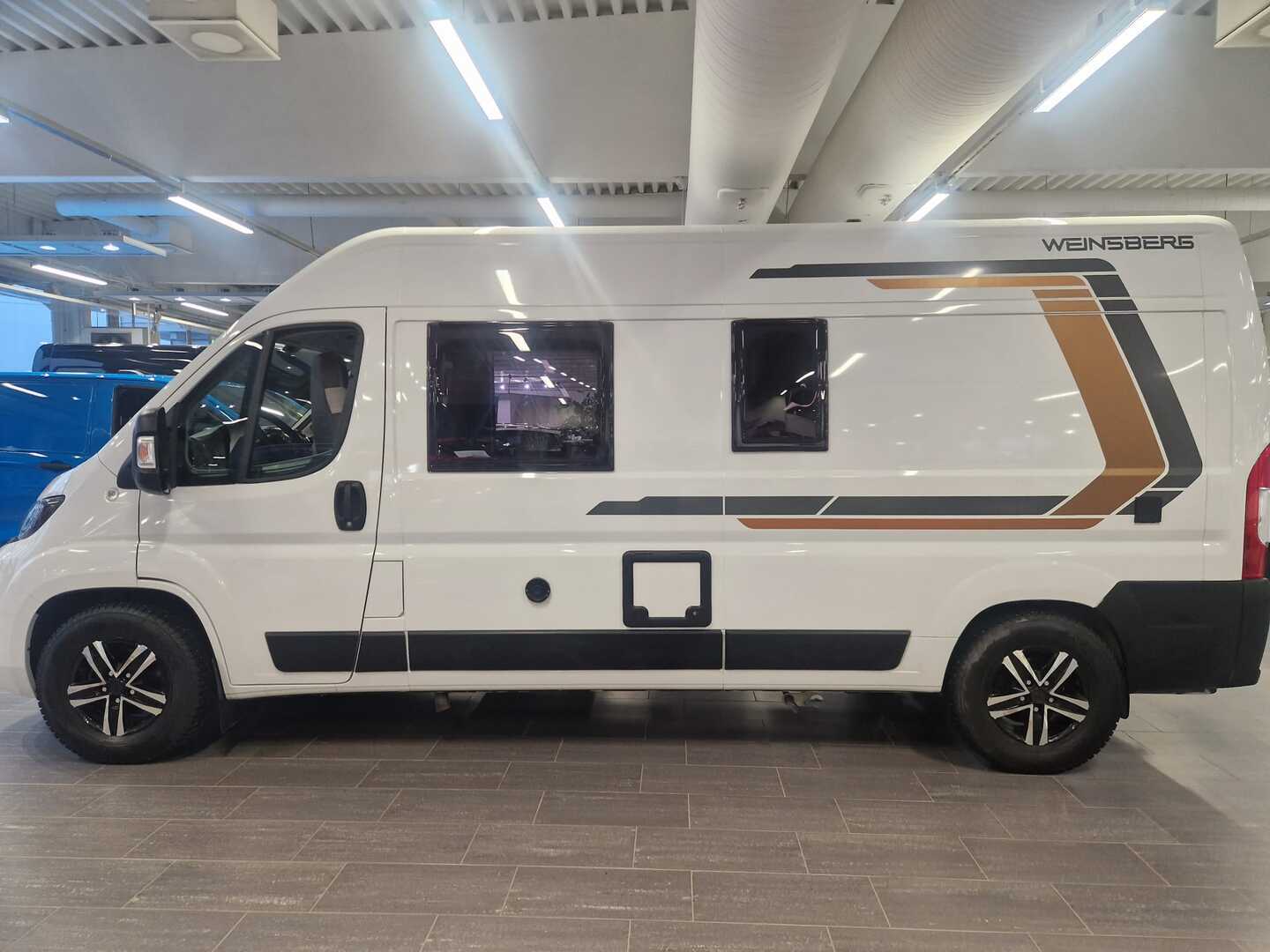 WEINSBERG R47 CARABUS 600 ME 2022