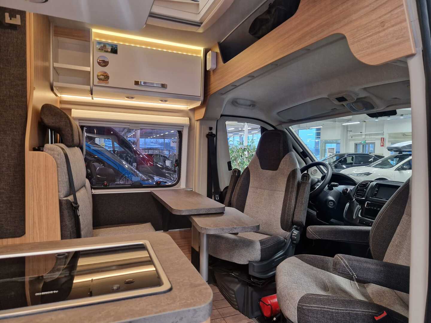 WEINSBERG R47 CARABUS 600 ME 2022