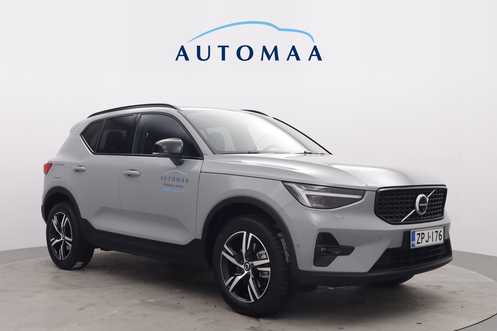VOLVO XC40 2025