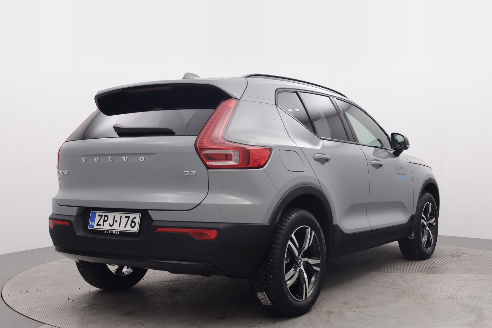 VOLVO XC40 2025
